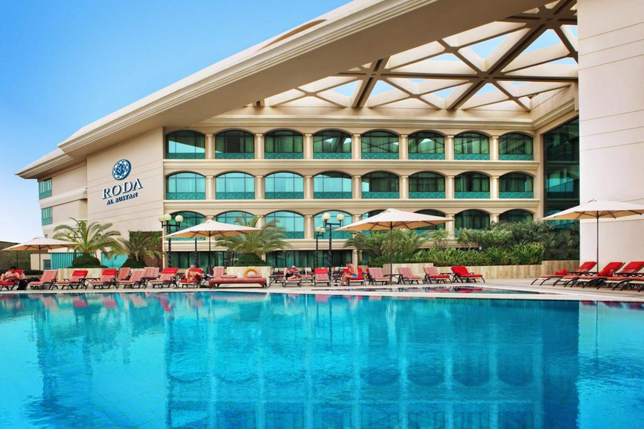 Movenpick Grand Al Bustan Hotel Dubái Exterior foto